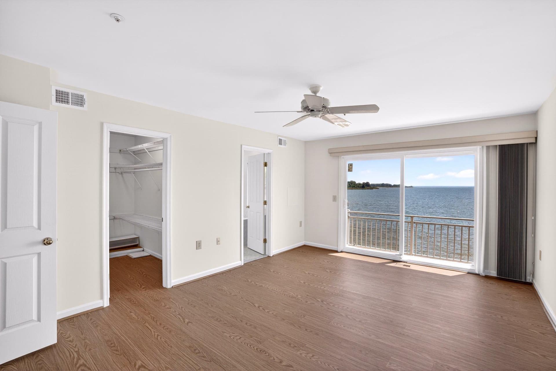 1401 Oyster Cove Drive photo 14