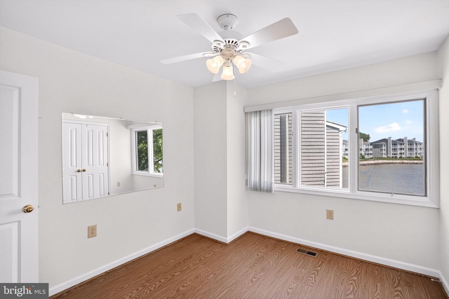 1401 Oyster Cove Drive photo 21