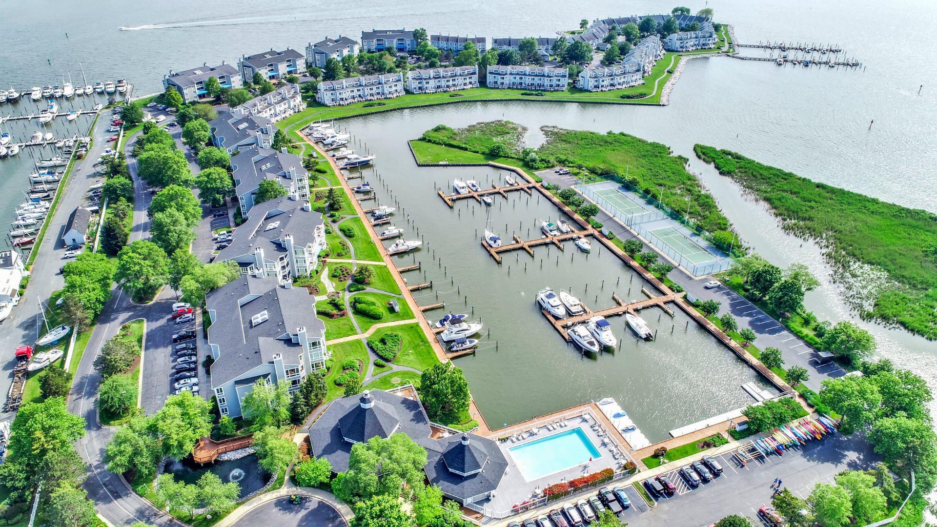1401 Oyster Cove Drive photo 3