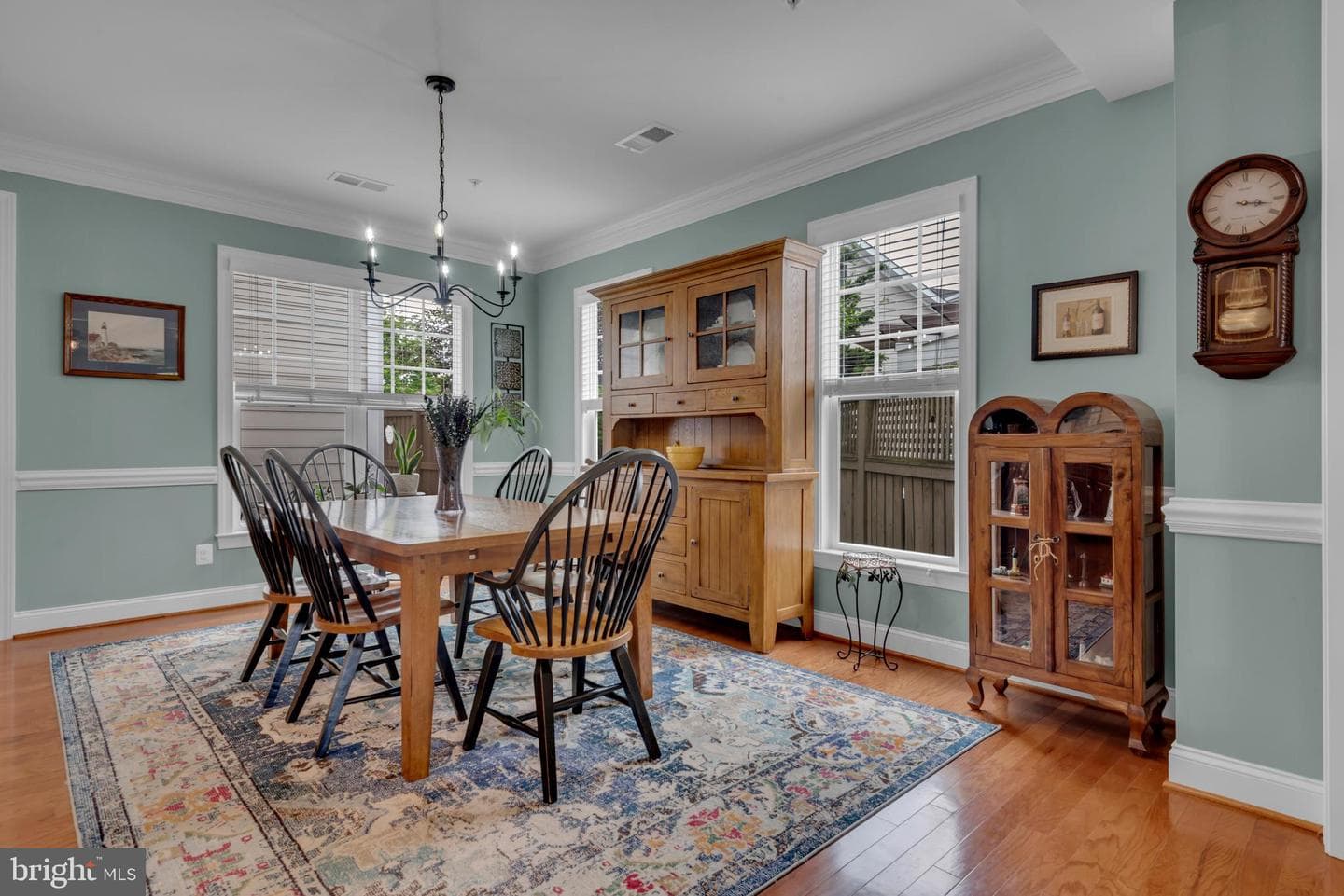 265 Evelyne Street photo 10