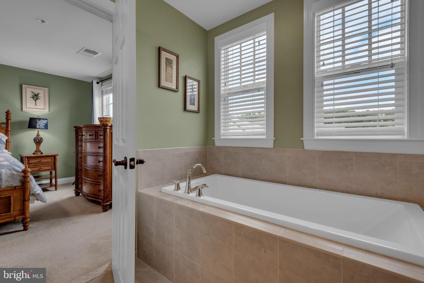 265 Evelyne Street photo 21