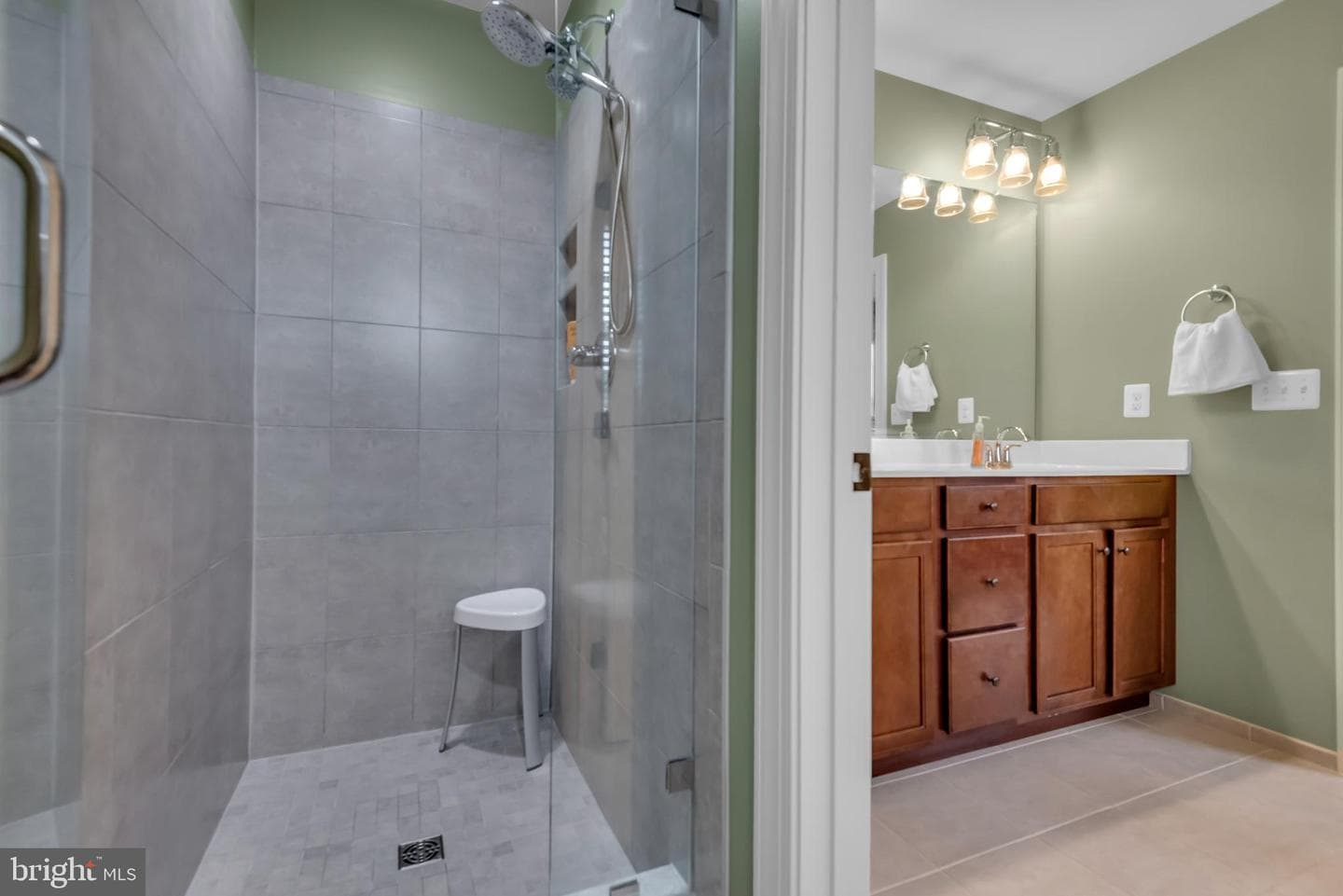 265 Evelyne Street photo 22