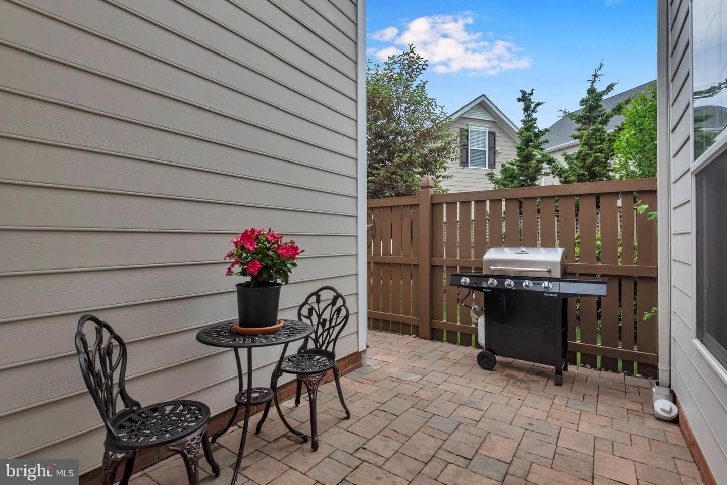 265 Evelyne Street photo 30