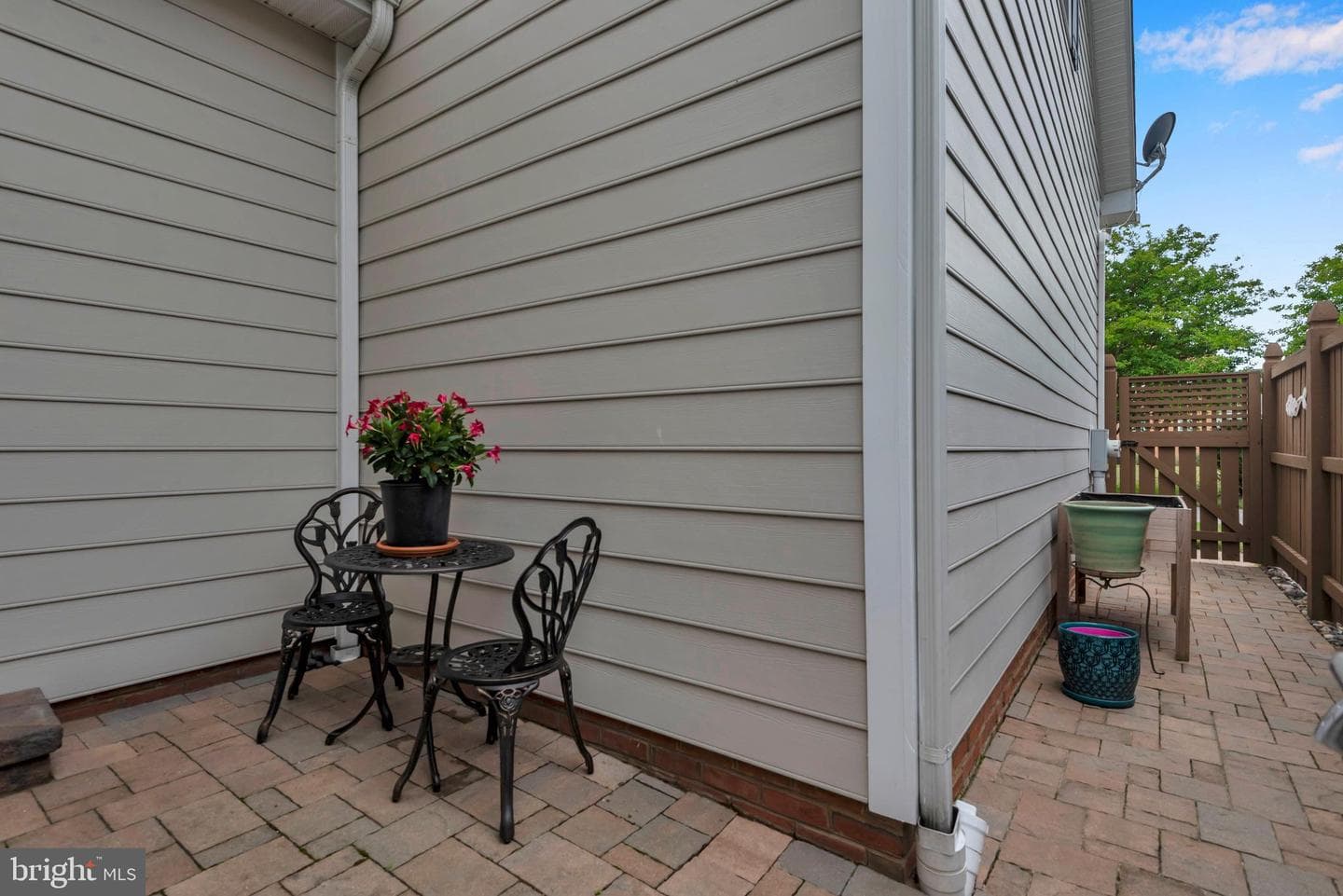 265 Evelyne Street photo 31