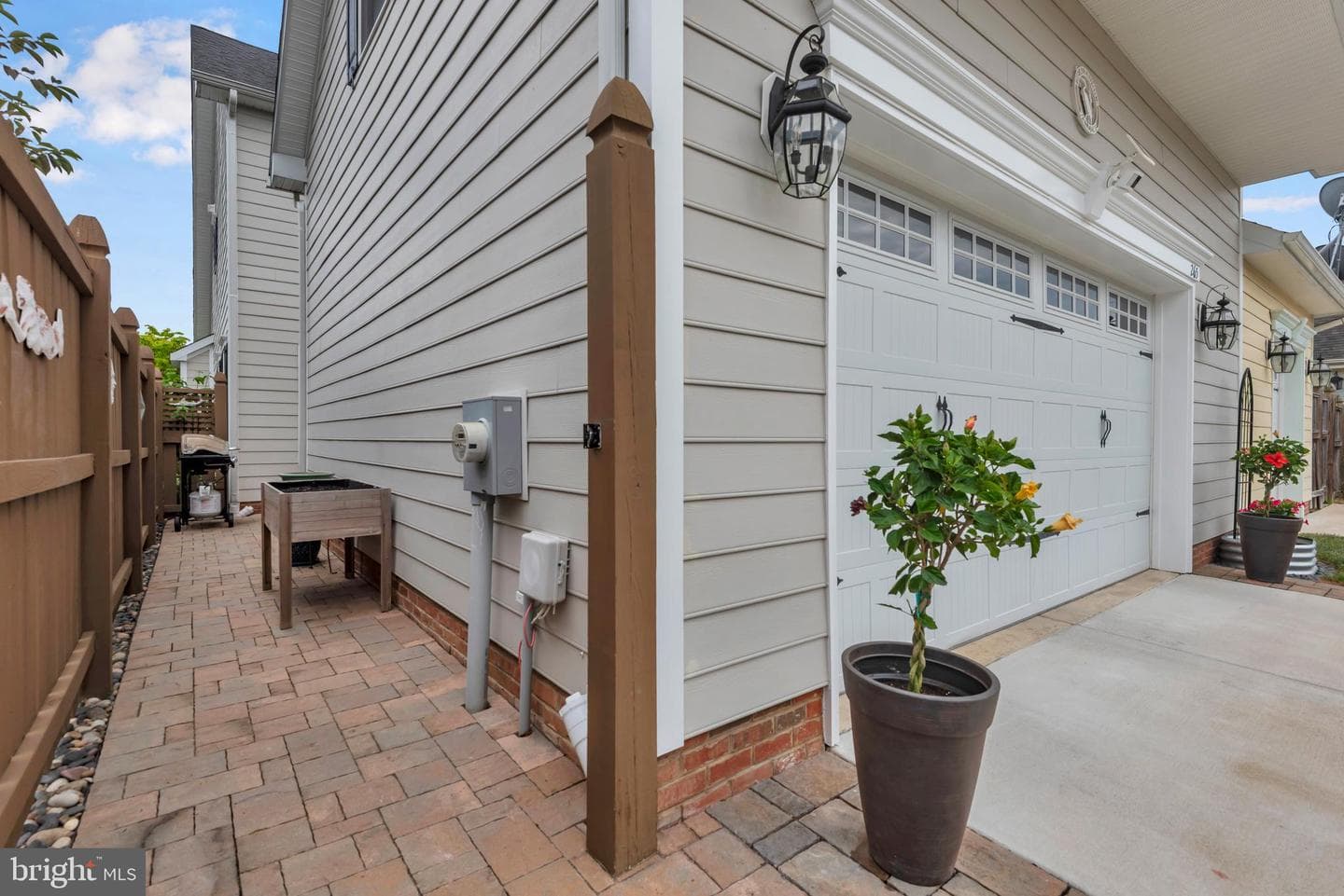 265 Evelyne Street photo 35