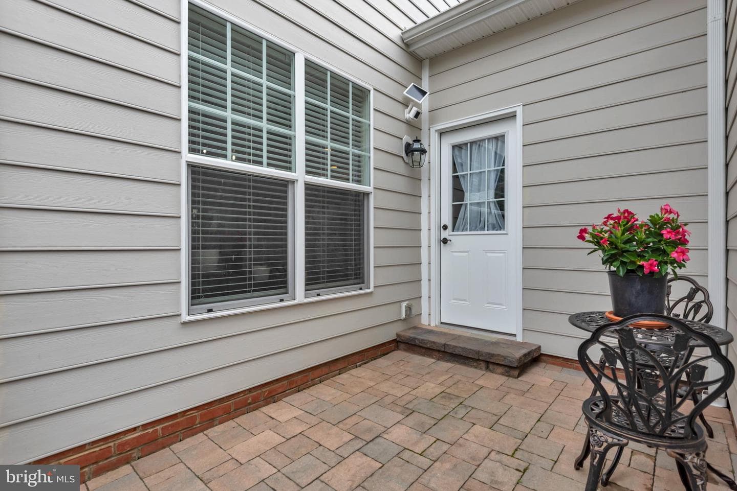 265 Evelyne Street photo 36