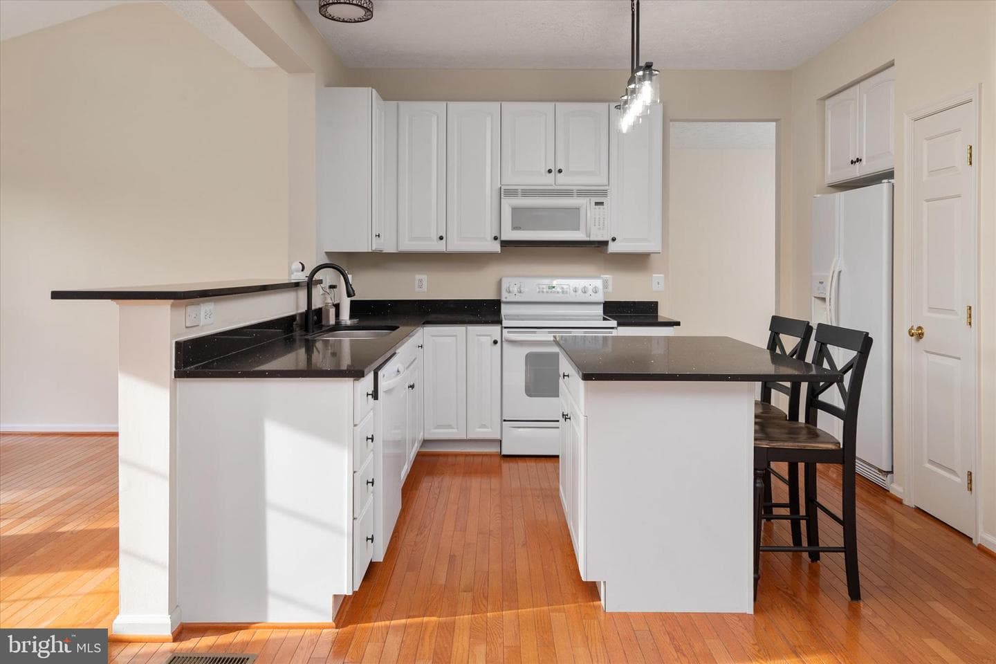235 Green Street photo 8