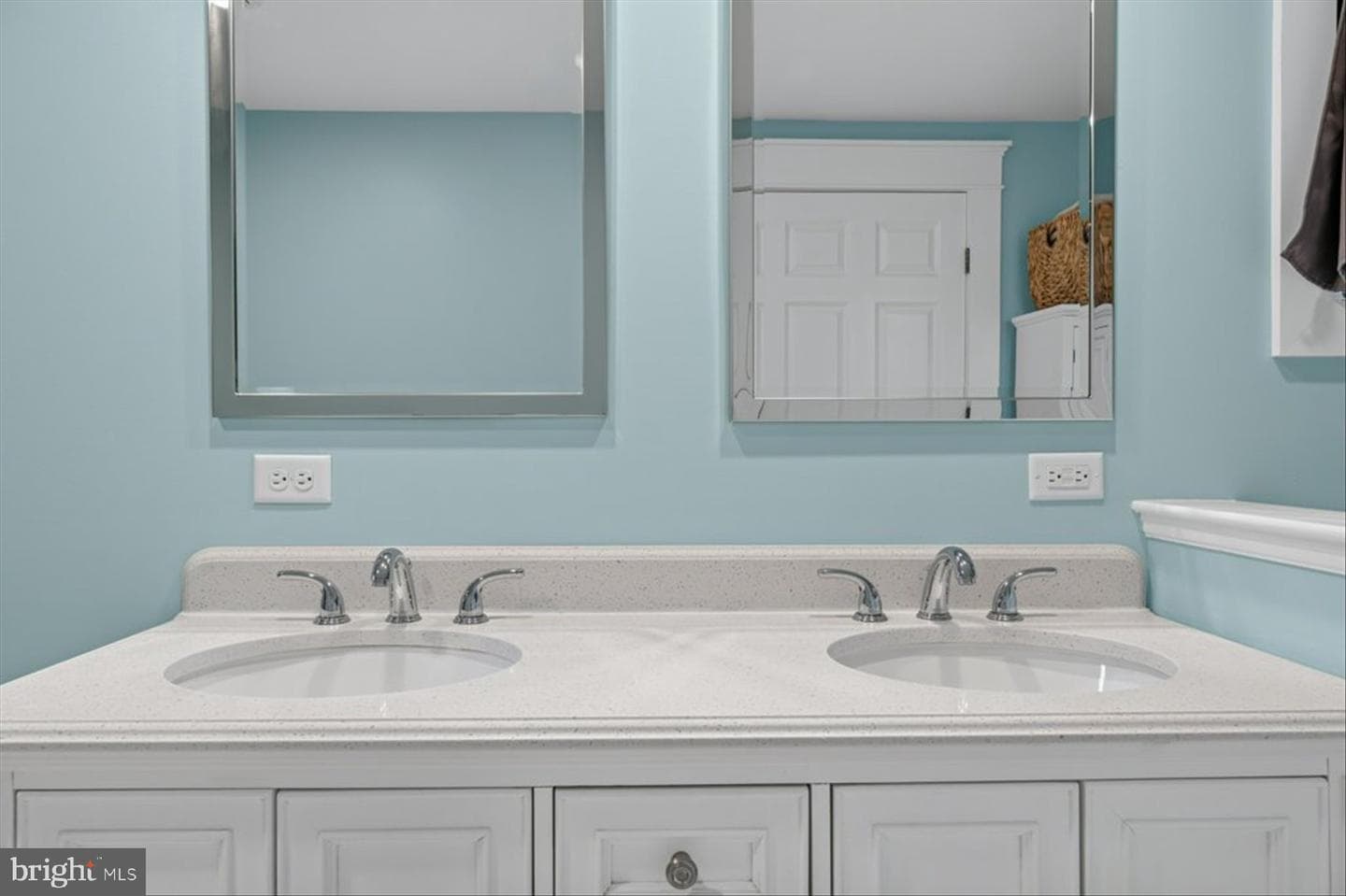 108 Maple Avenue photo 33