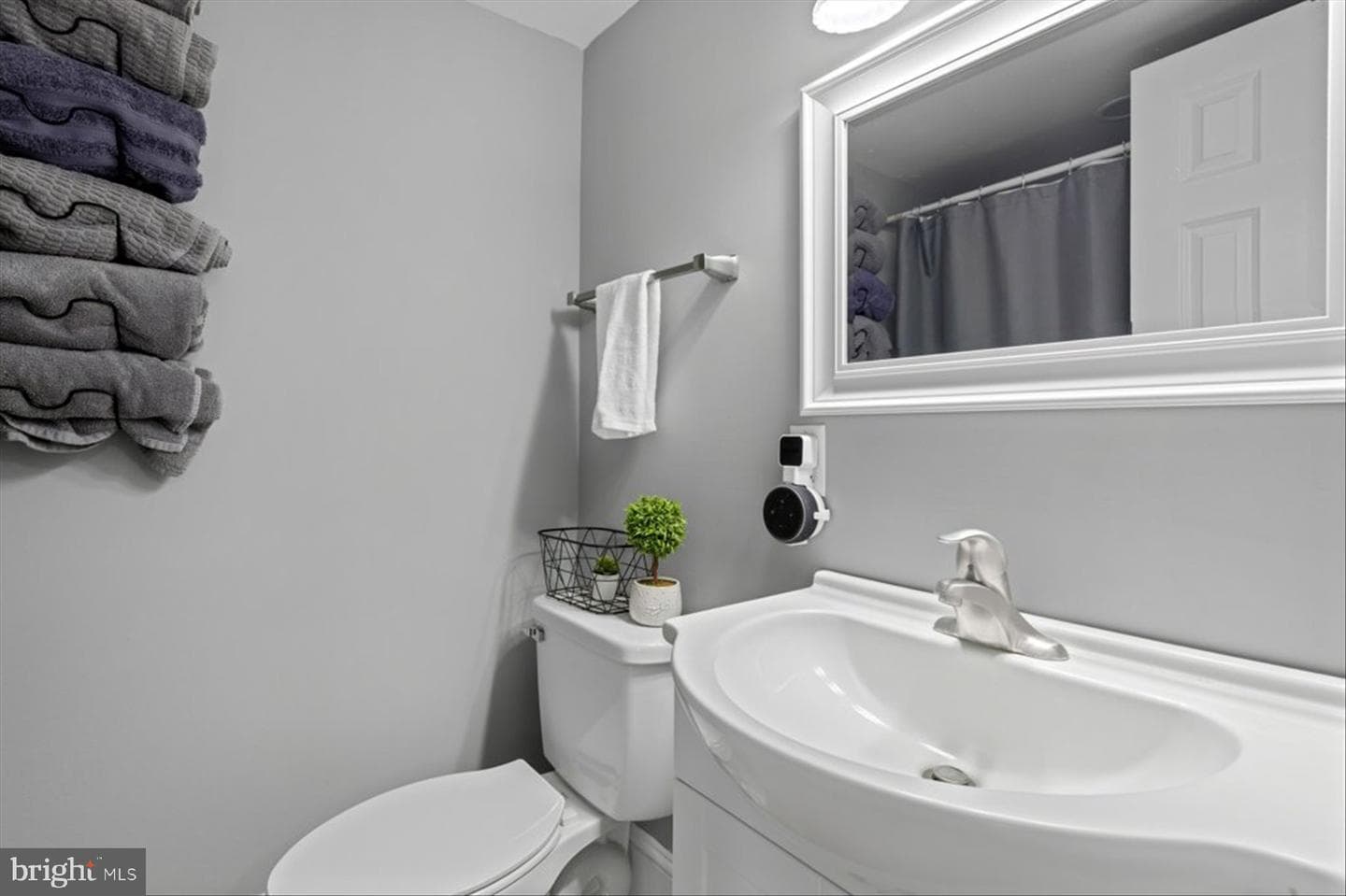 108 Maple Avenue photo 44
