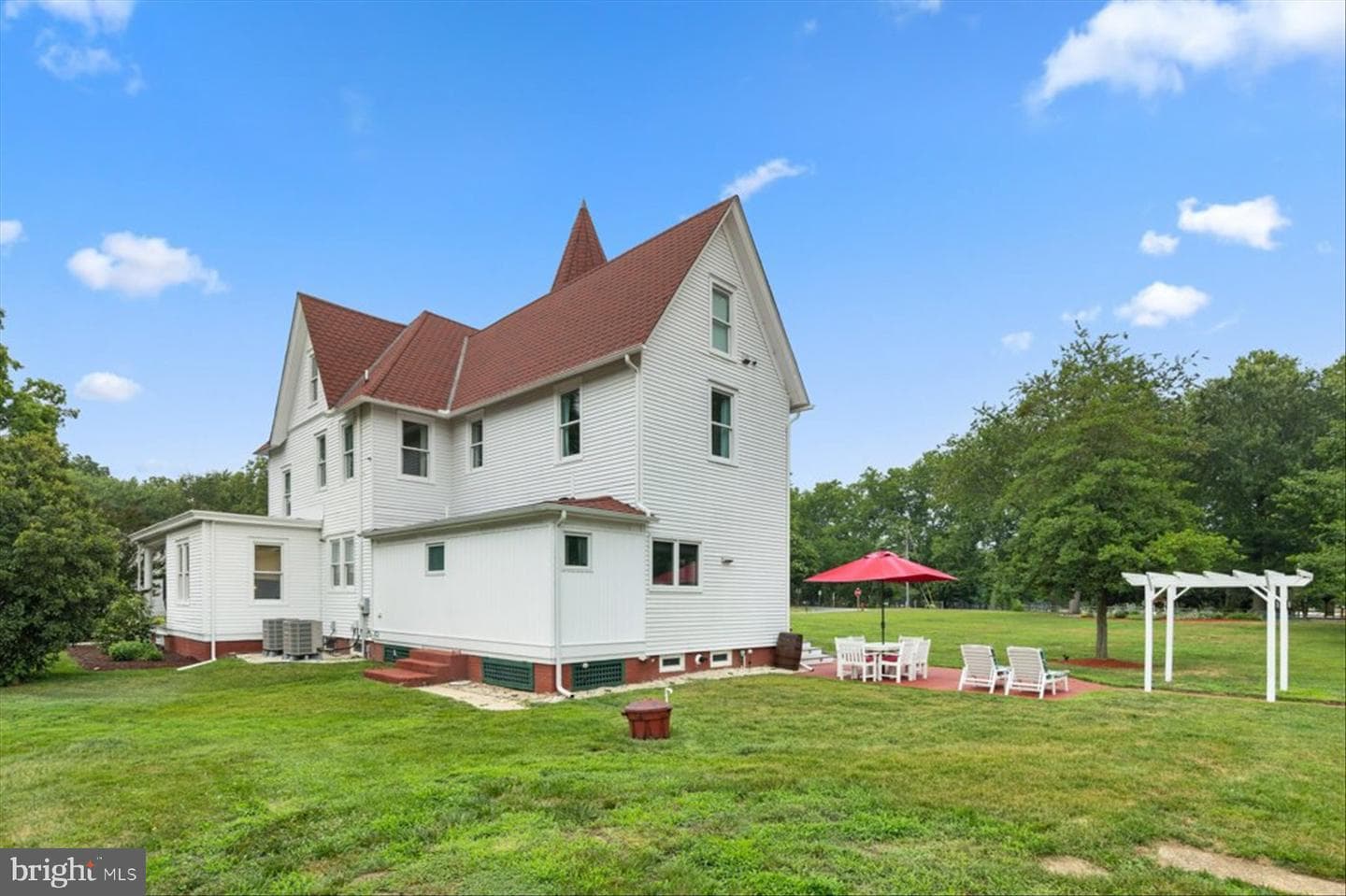 108 Maple Avenue photo 75