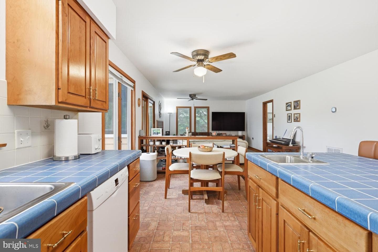 108 Prospect Bay Drive W photo 9