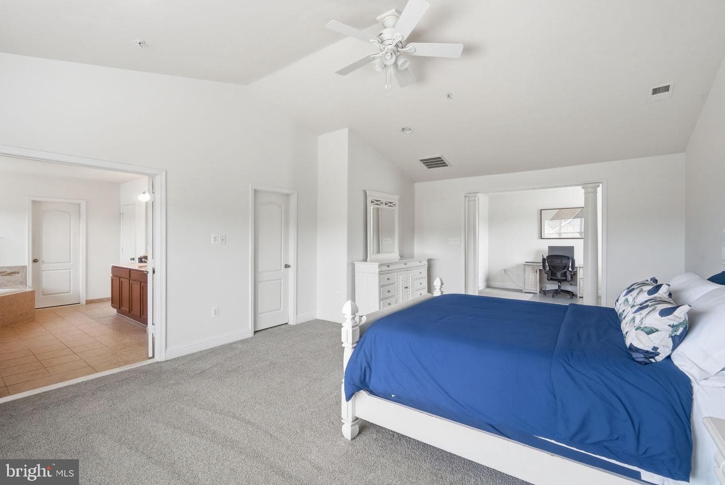 232 Evelyne Street photo 14