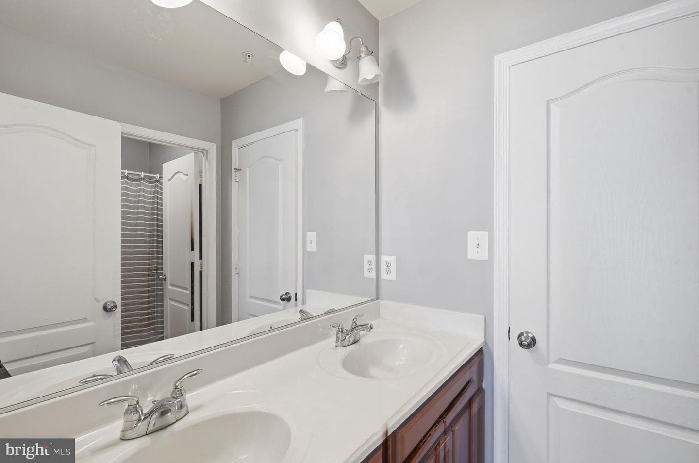 232 Evelyne Street photo 21