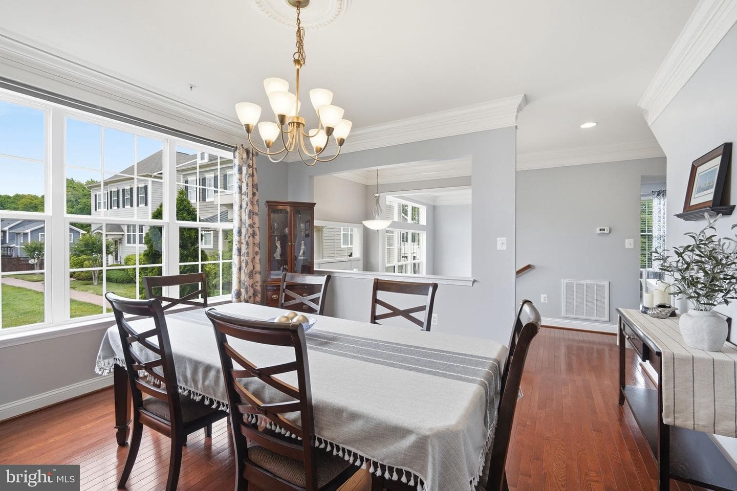 232 Evelyne Street photo 9