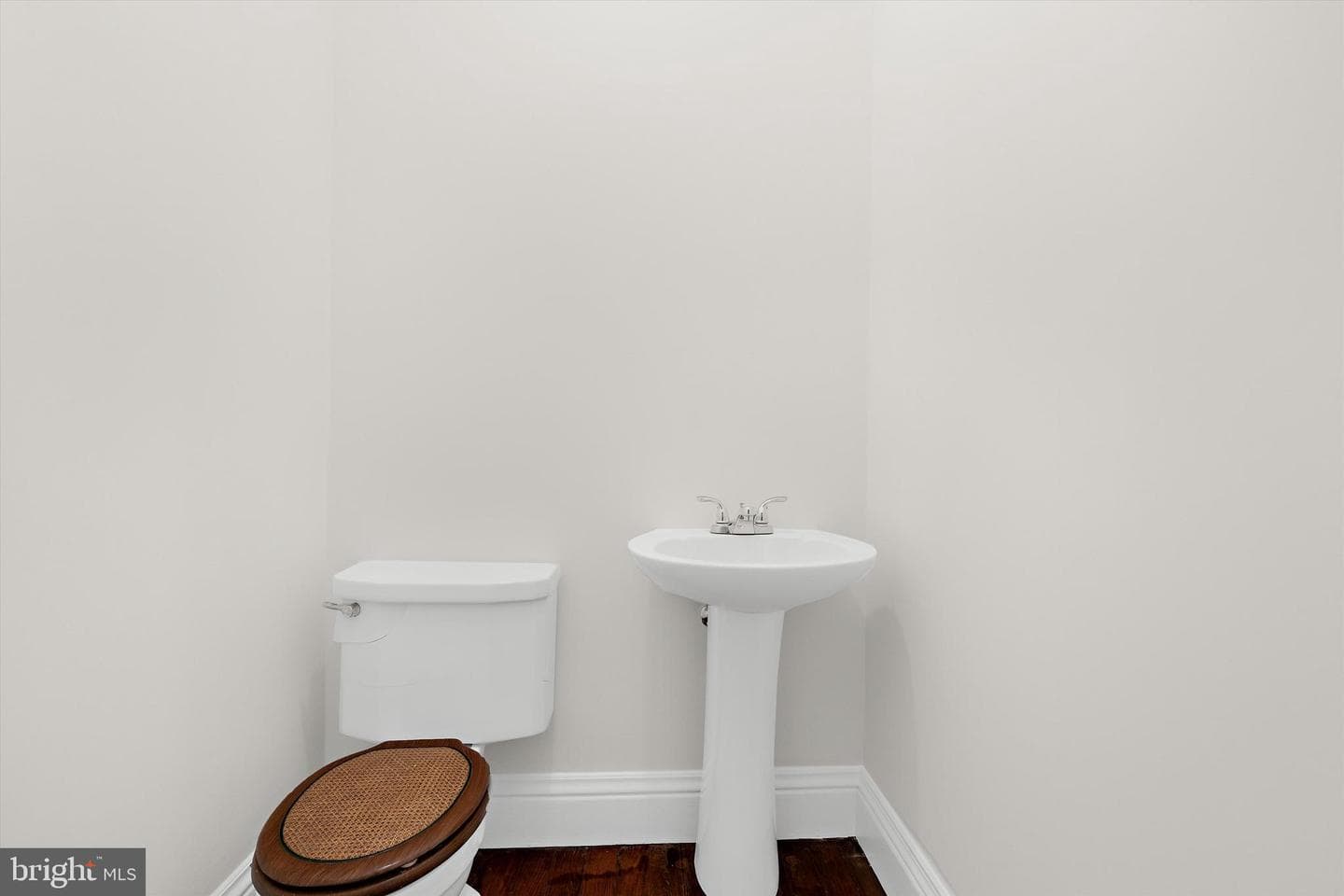 500 Nesbit Road photo 14