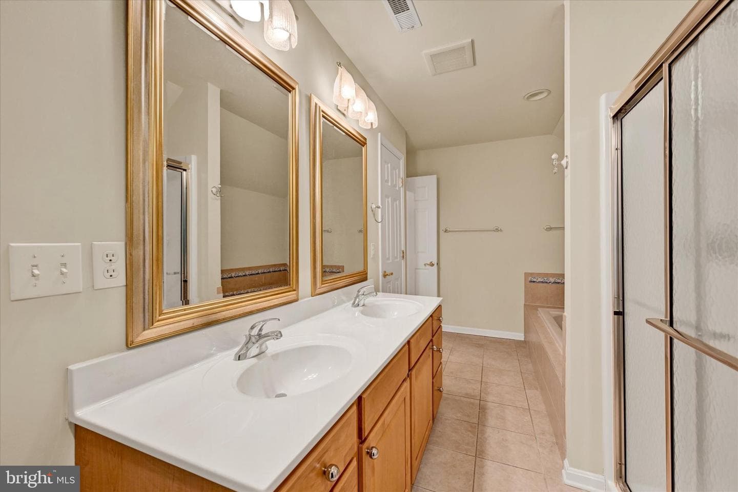 1024 Avalon Court photo 55