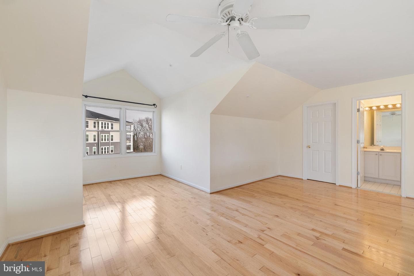 807 Auckland Way photo 34