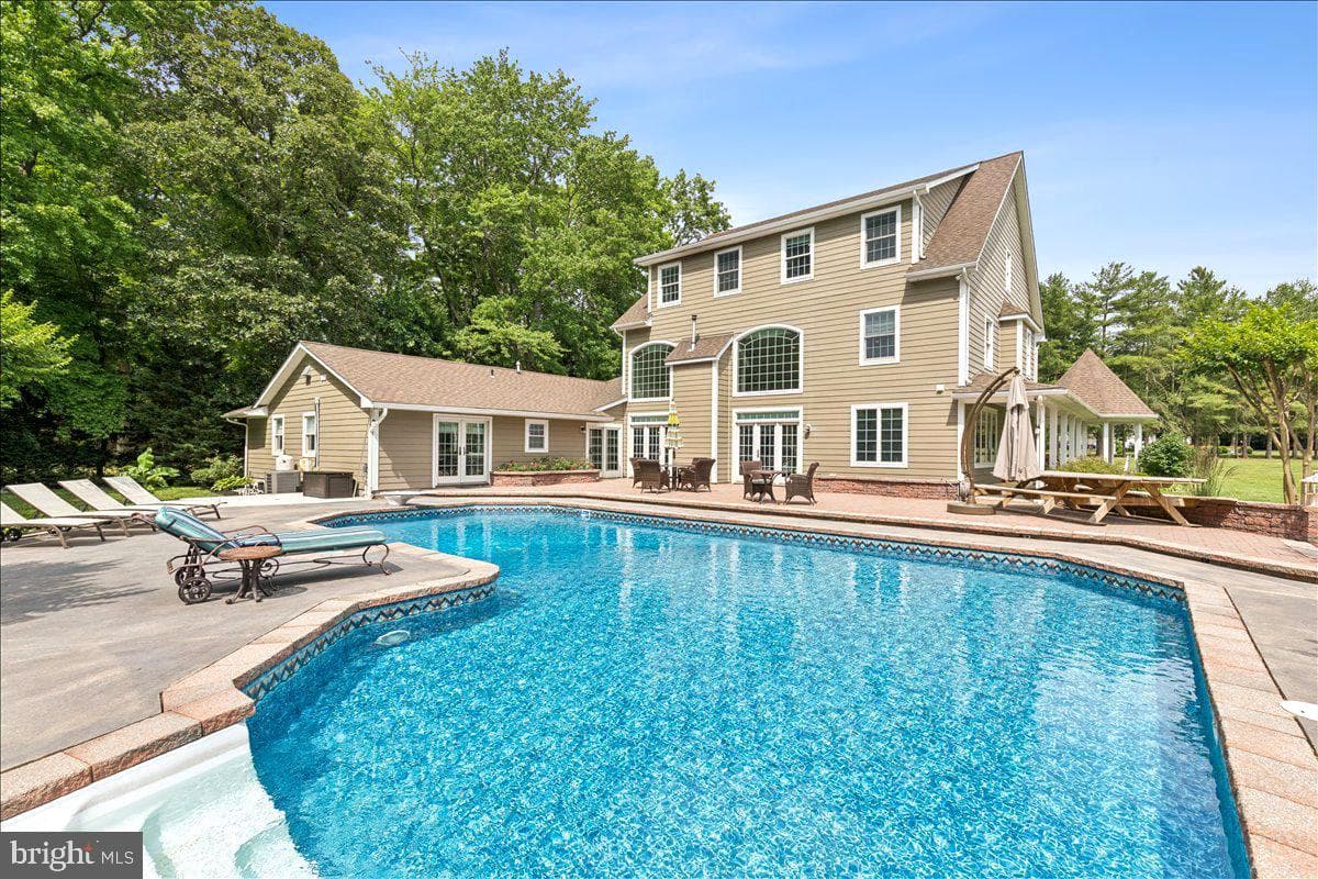 102 Little Neck Road, Stevensville