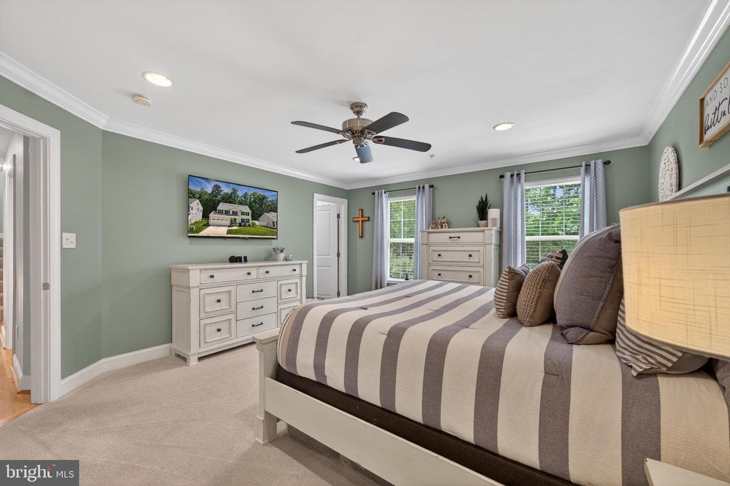125 Fawn Lane photo 32