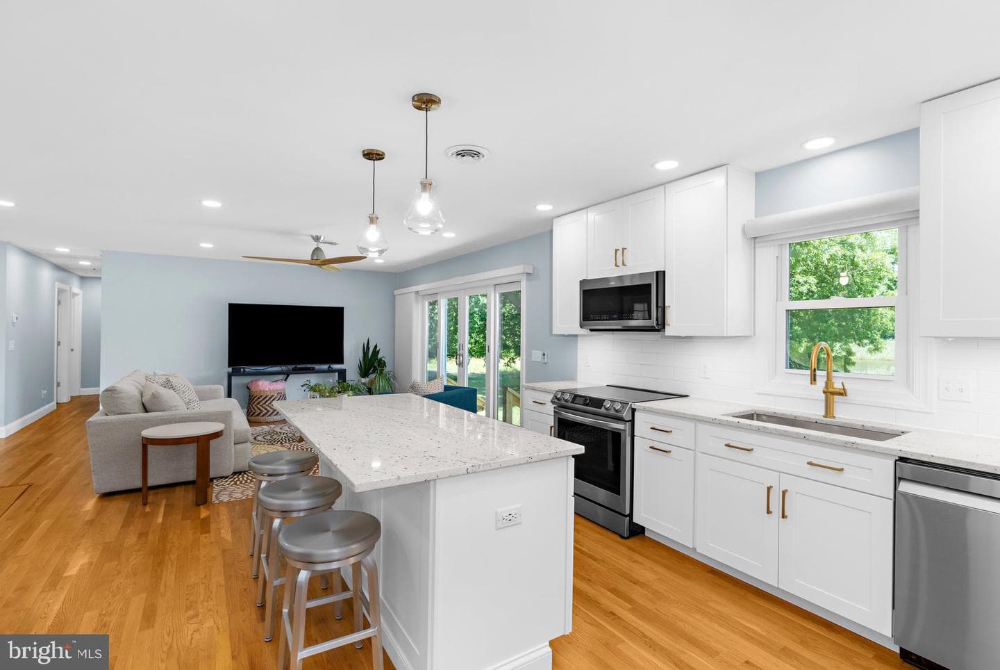 205 Riverside Drive photo 10