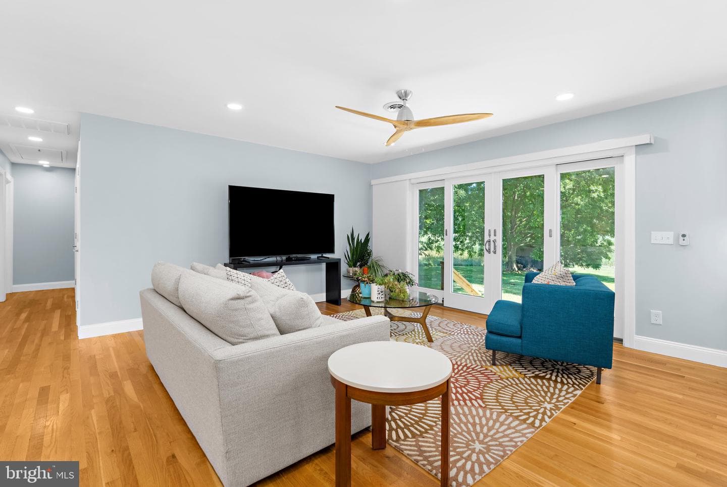205 Riverside Drive photo 8