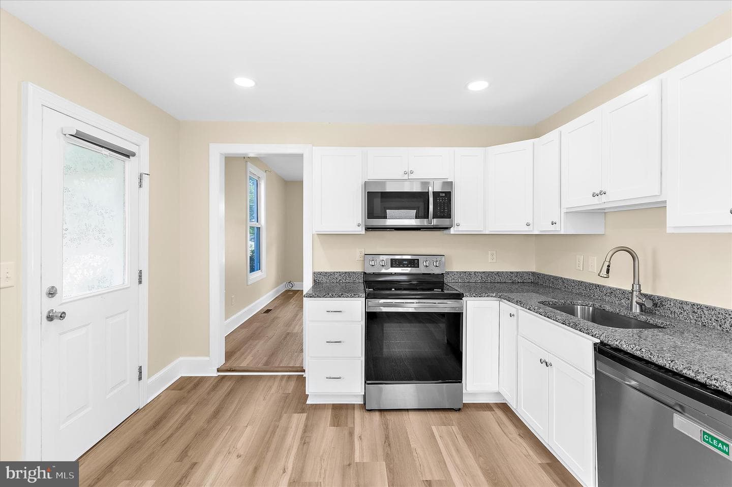 430 Railroad Avenue photo 16