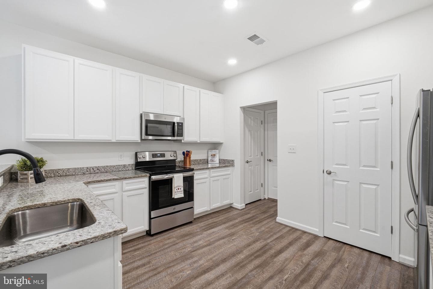 124 Riverside Drive photo 13