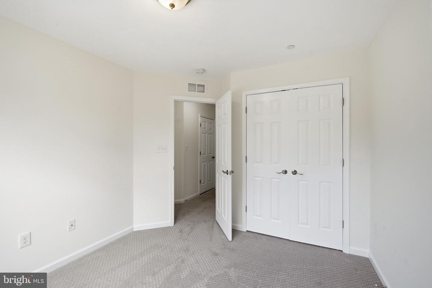 124 Riverside Drive photo 29