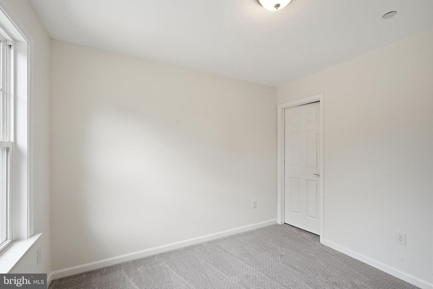 124 Riverside Drive photo 31