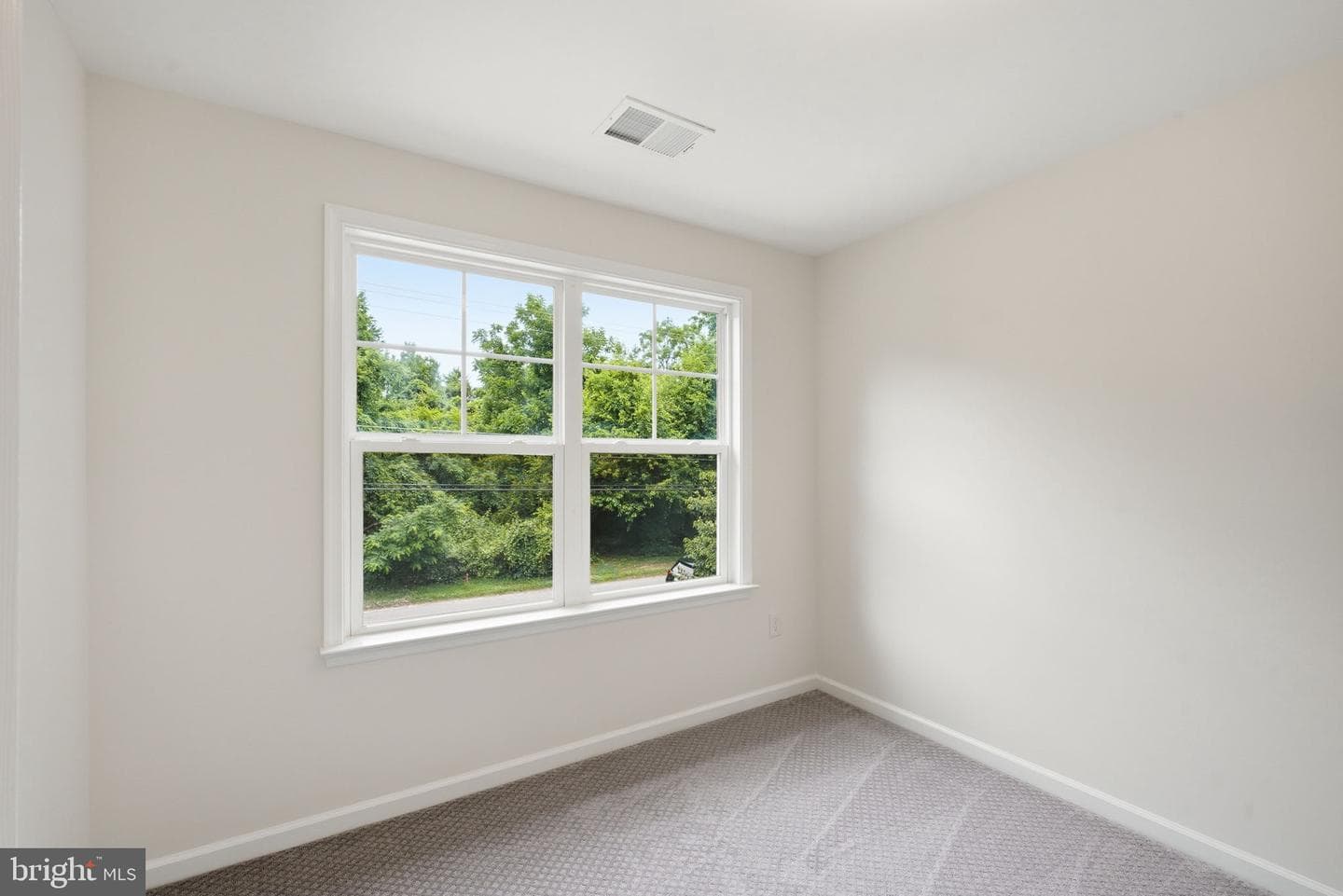 124 Riverside Drive photo 32