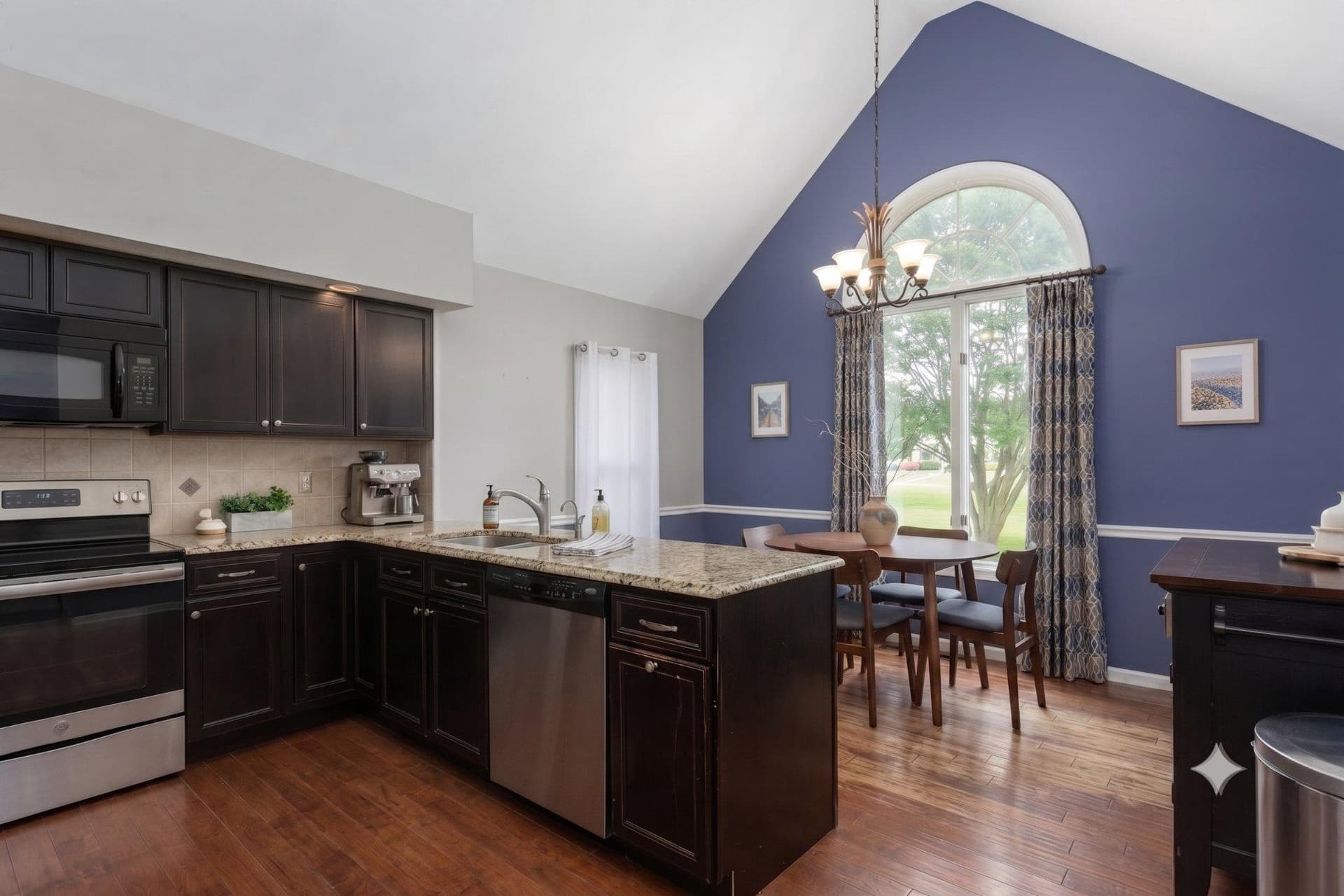 101 Chestnut Lane photo 11