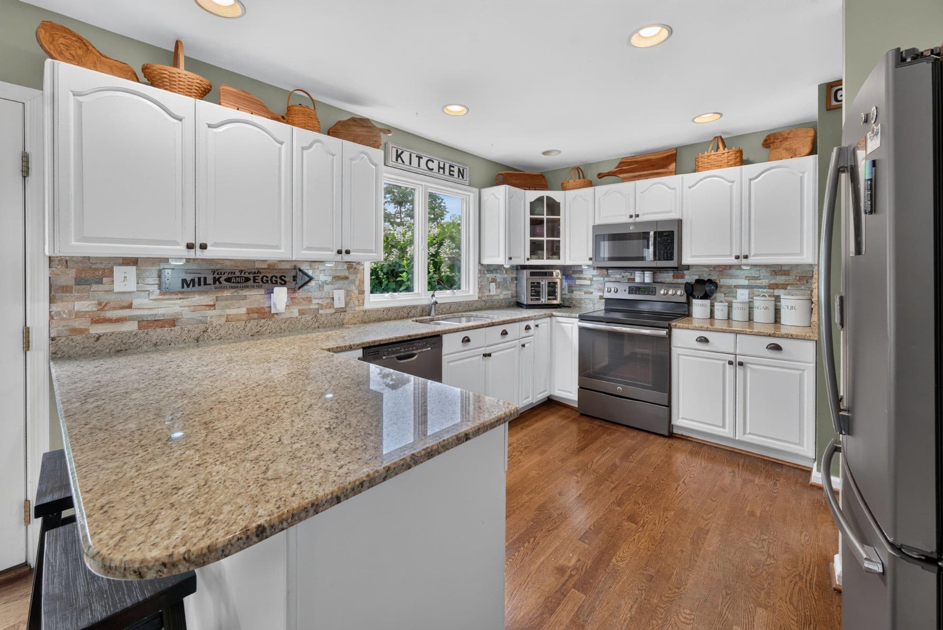 602 Victoria Drive photo 11