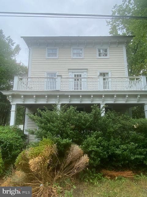 107 2nd Street, Crumpton