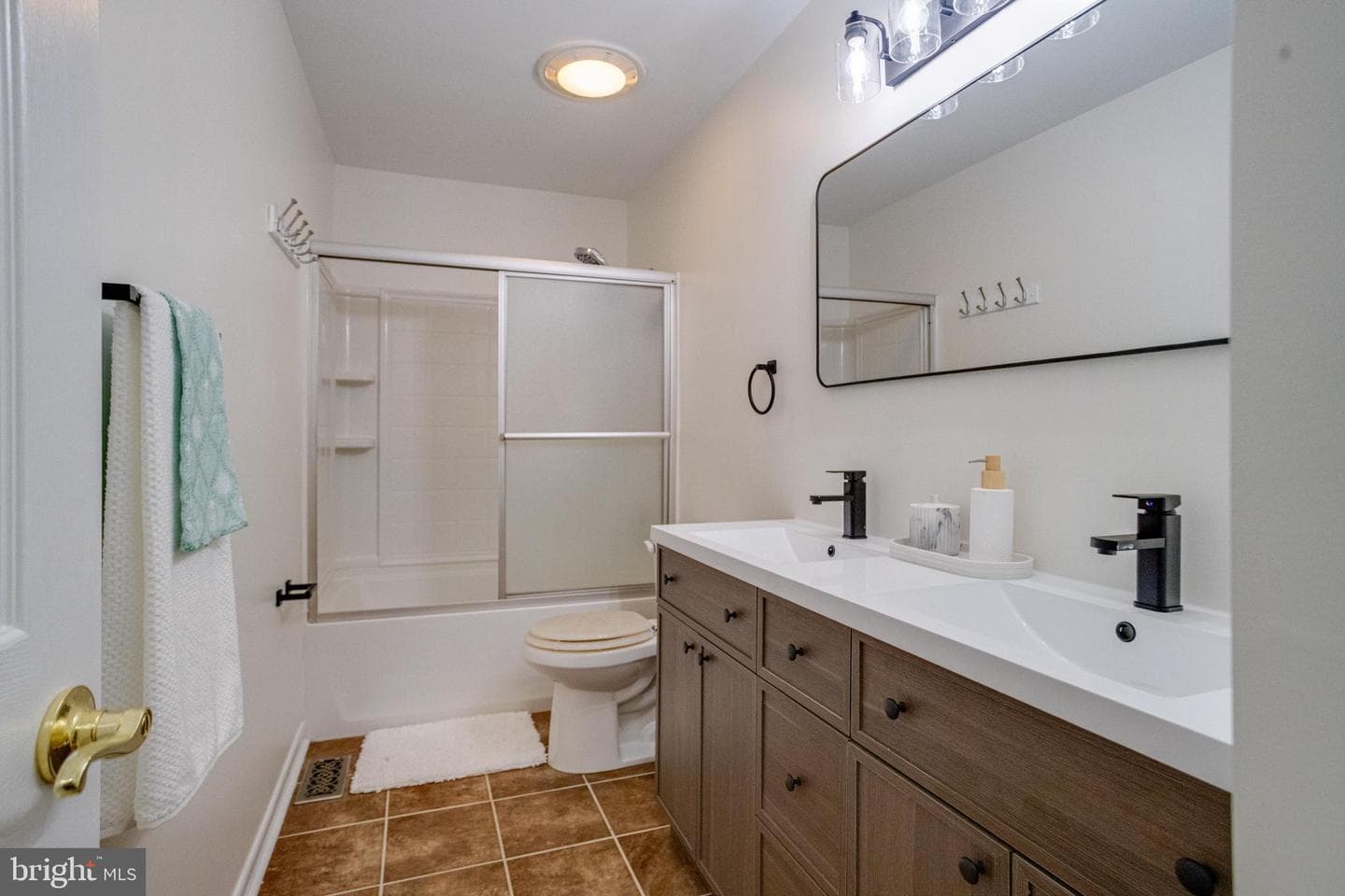114 Cedar Road photo 40