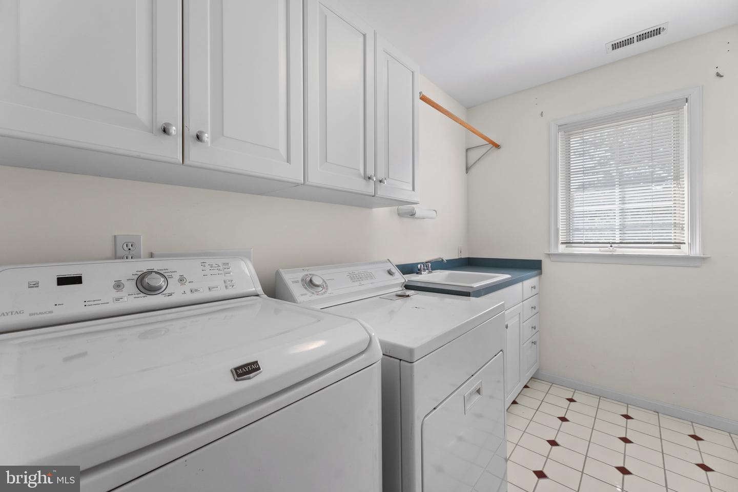116 Prospect Bay Drive W photo 38