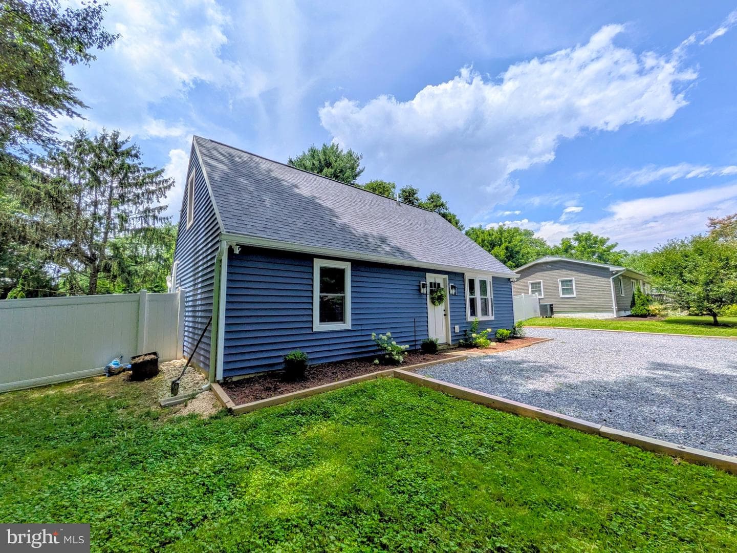 102 Maple Road photo 46