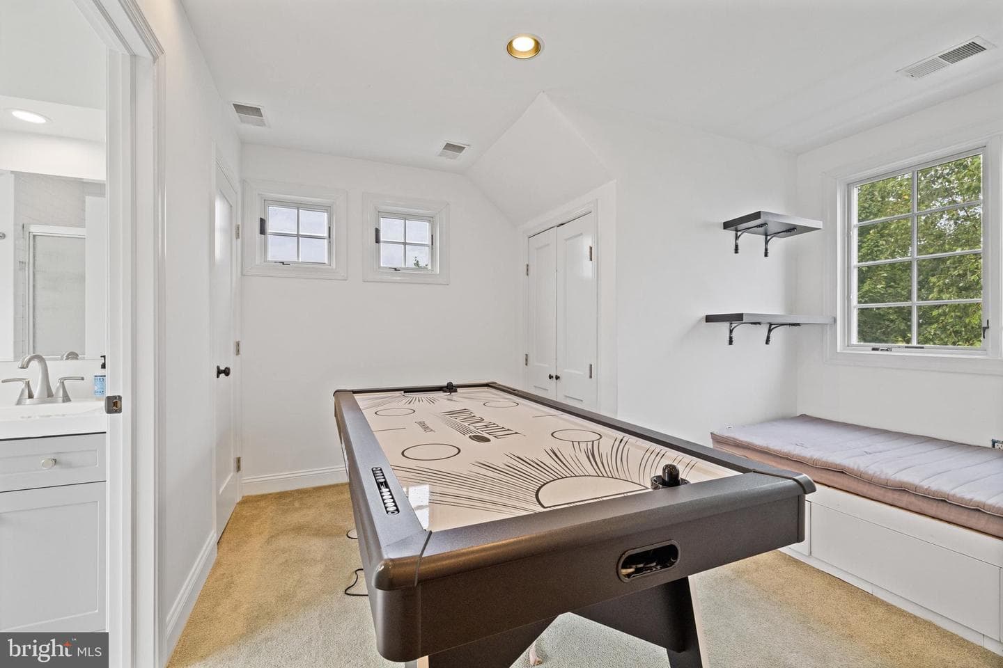 366 Queen Anne Road photo 17