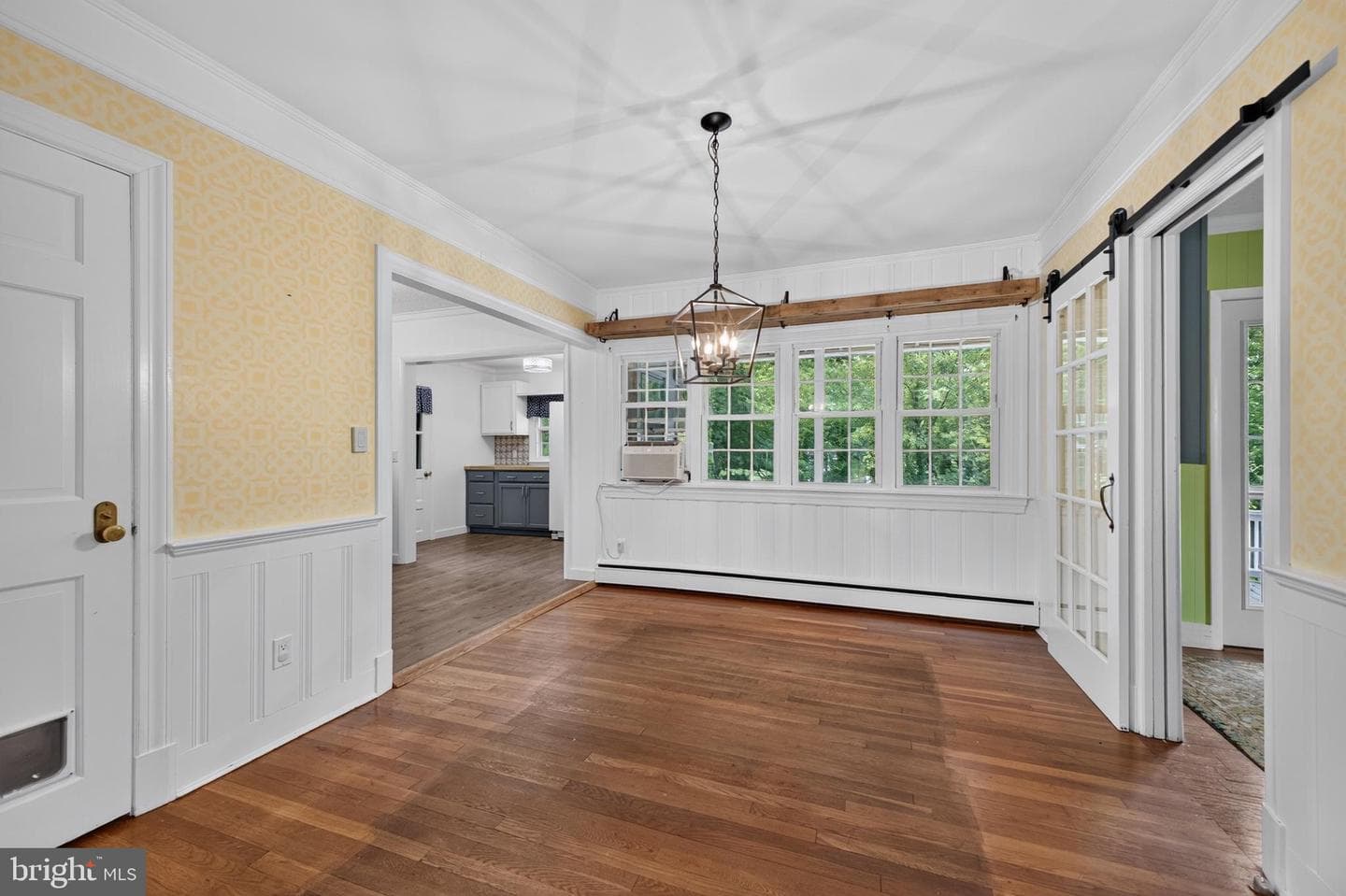 213 Elm Street photo 17