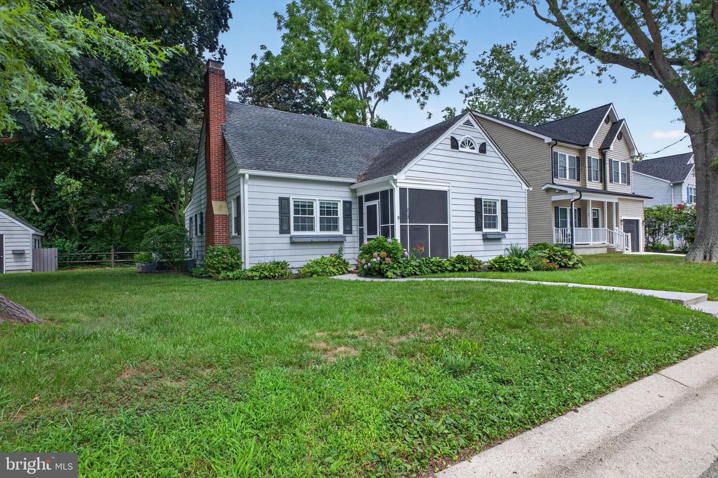 213 Elm Street photo 2