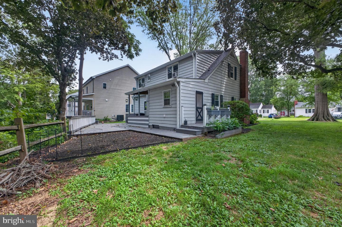 213 Elm Street photo 5