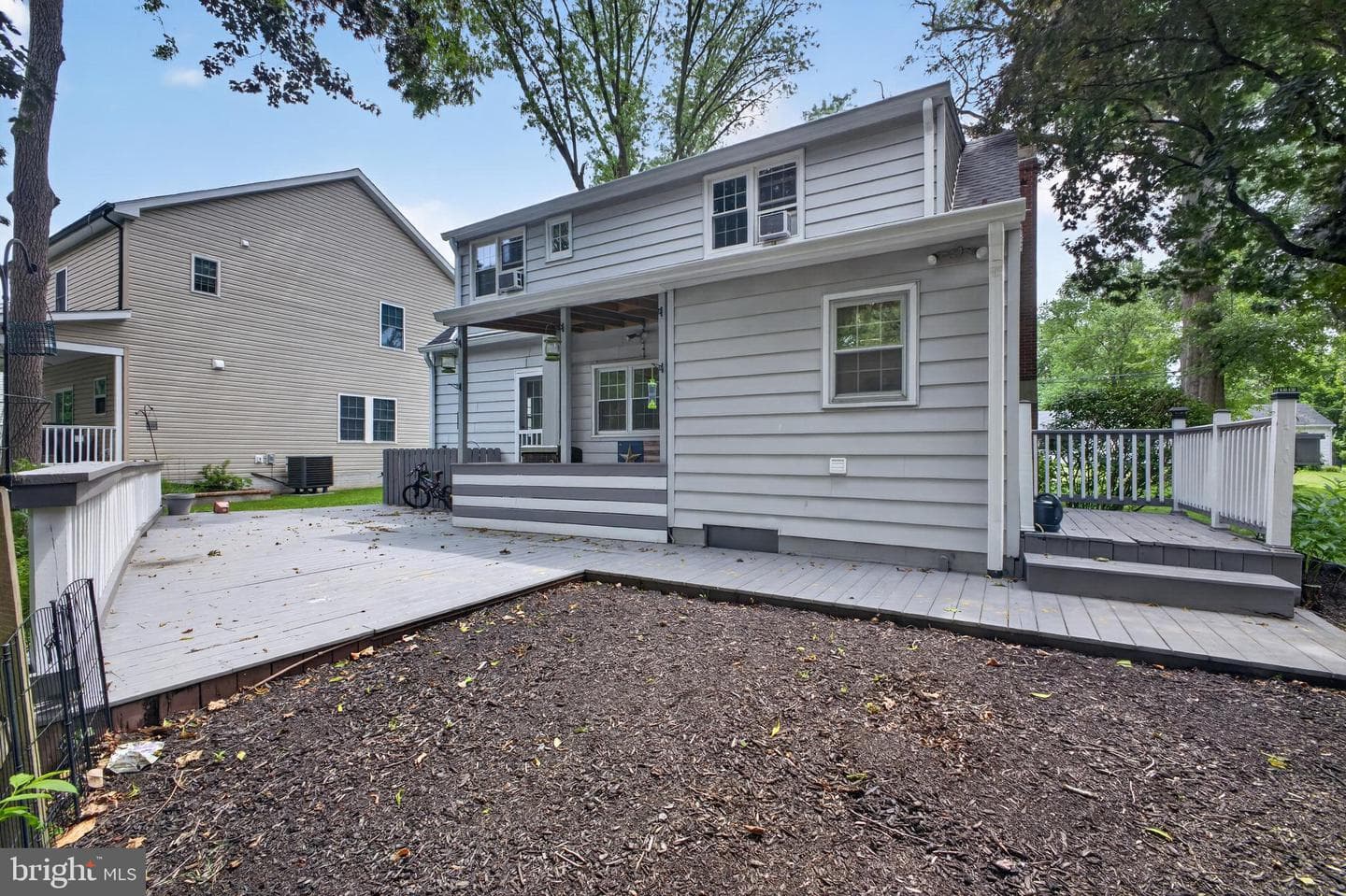 213 Elm Street photo 6