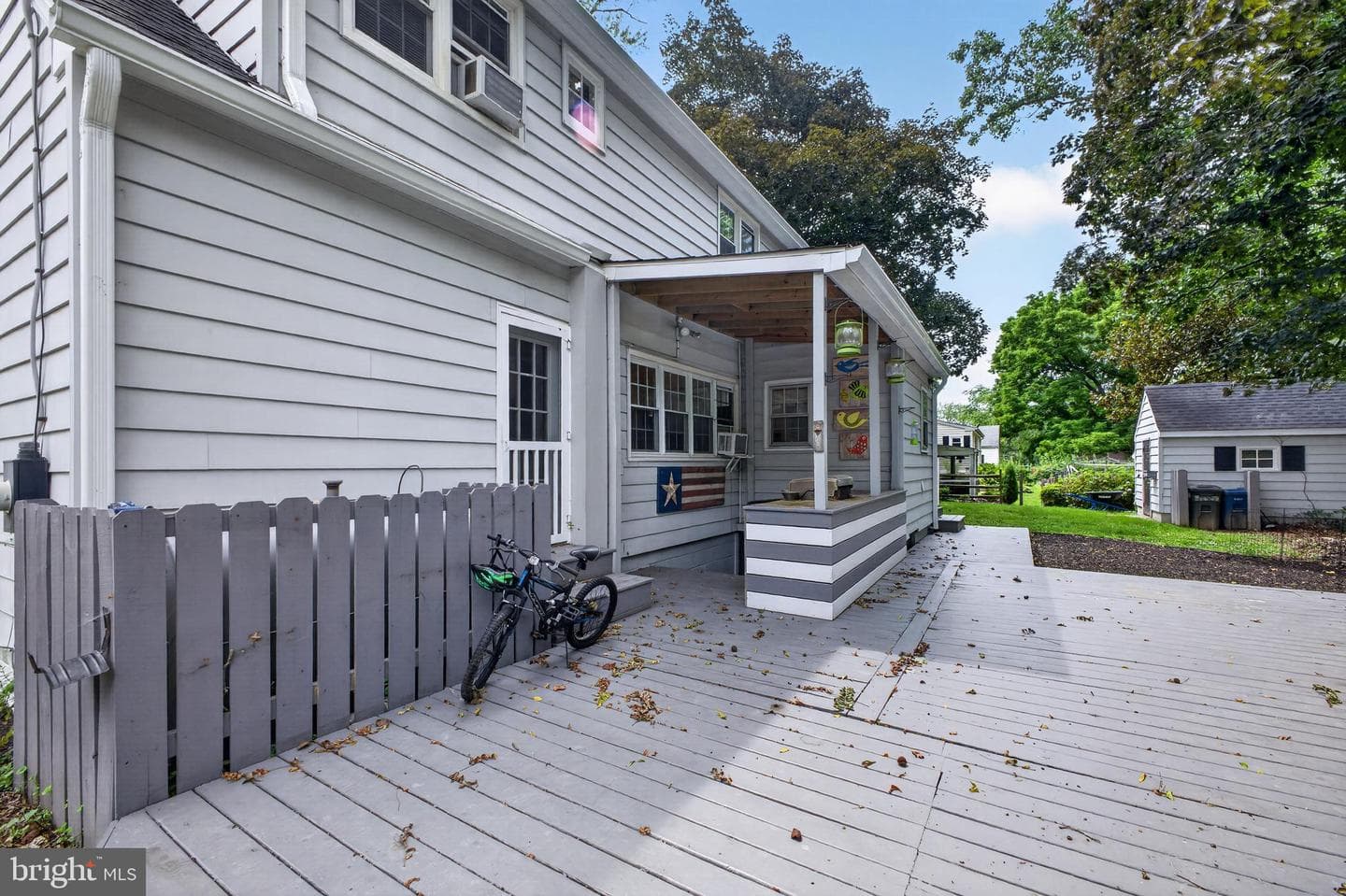 213 Elm Street photo 7