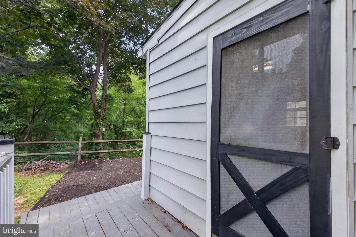 213 Elm Street photo 9