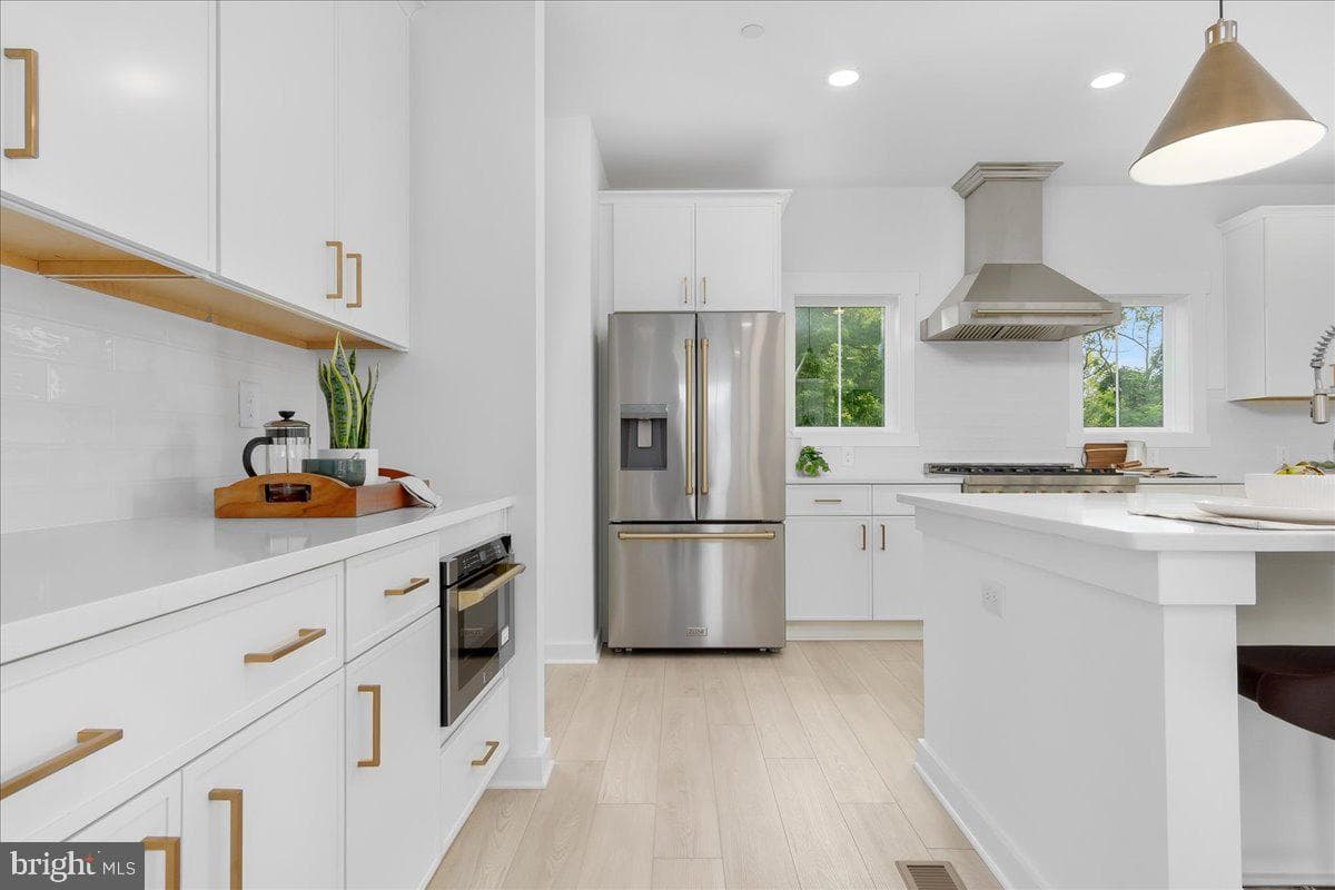 203 Riverside Drive photo 13