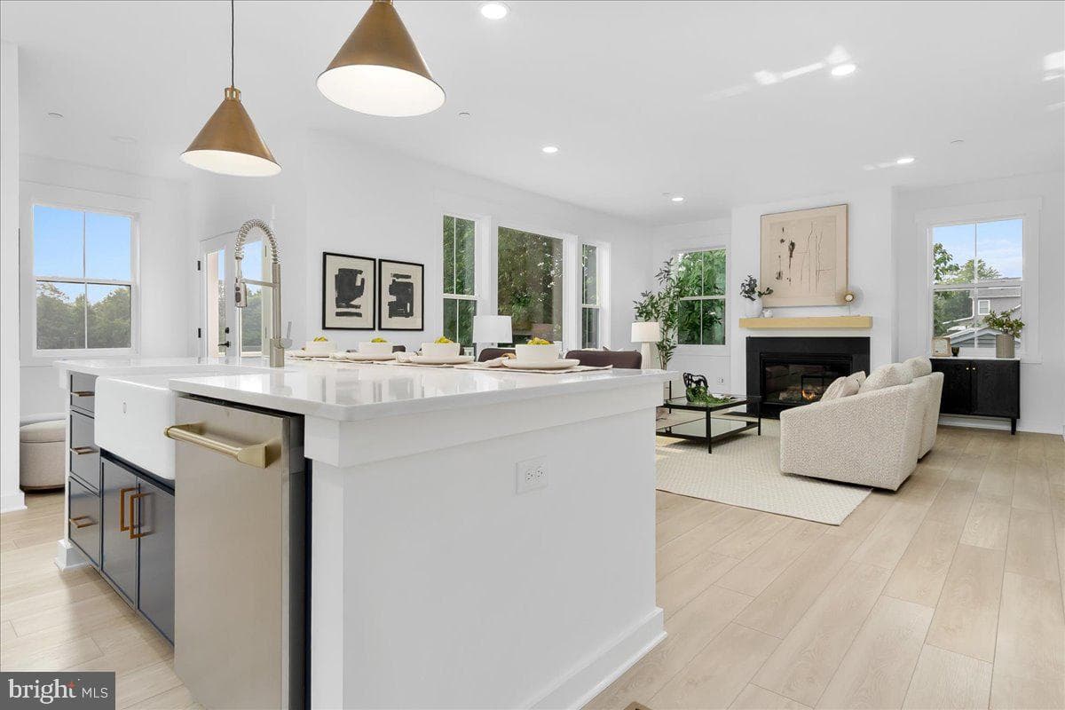 203 Riverside Drive photo 15