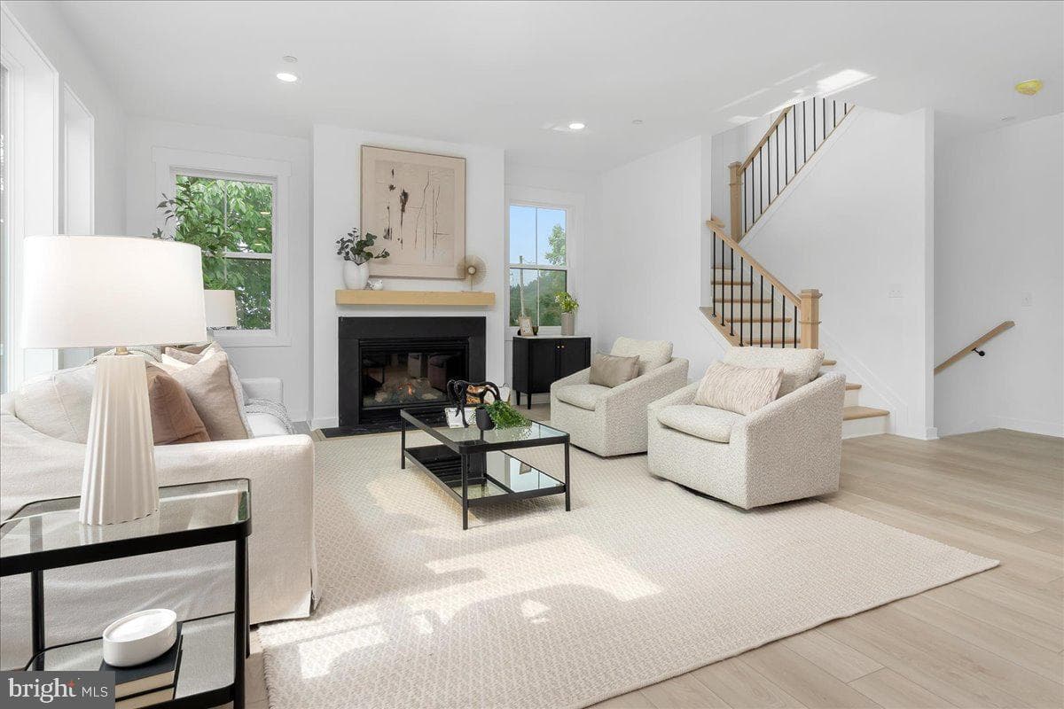 203 Riverside Drive photo 21