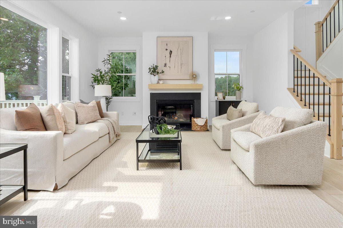 203 Riverside Drive photo 25