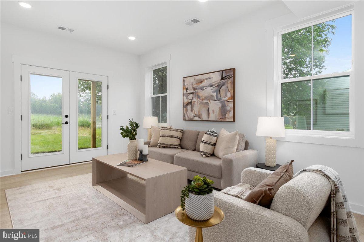 203 Riverside Drive photo 43