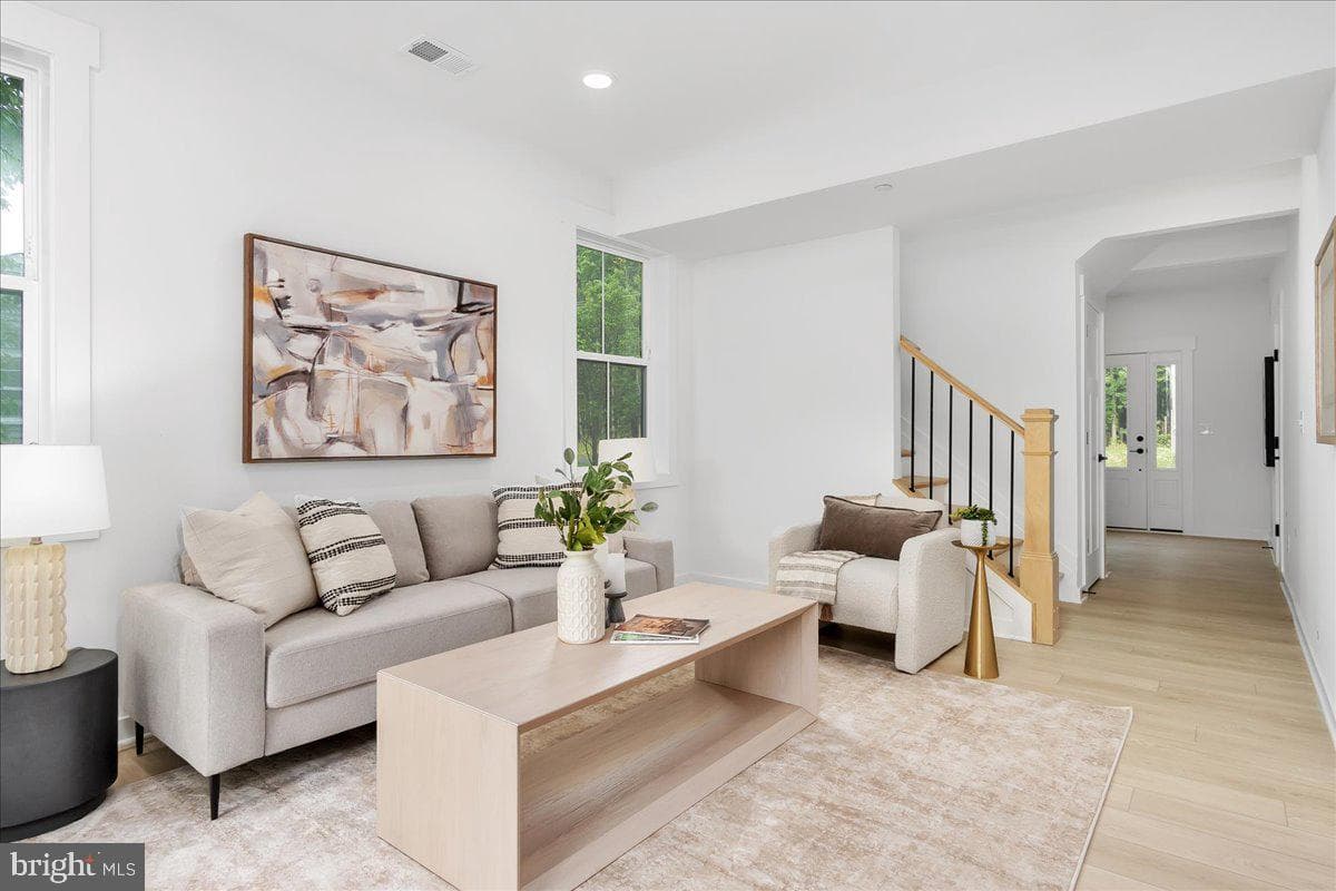 203 Riverside Drive photo 44