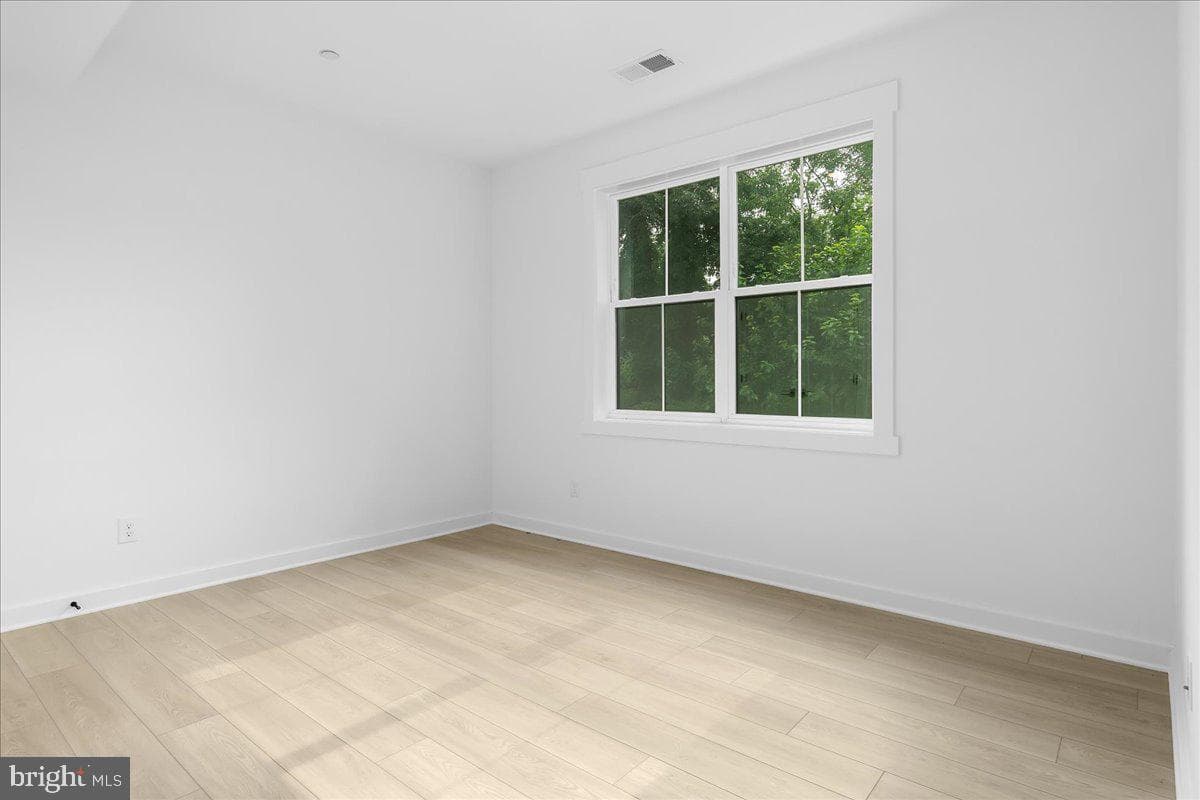 203 Riverside Drive photo 50